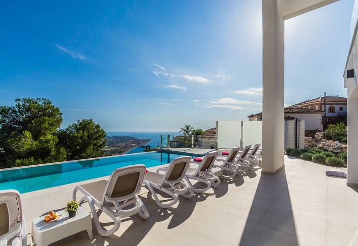 Ferienhaus 'Villa Sonrisa mit atemberaubender Aussicht' mit Meerblick, WLAN und Klimaanlage in Monte de los Almendros, Salobreña