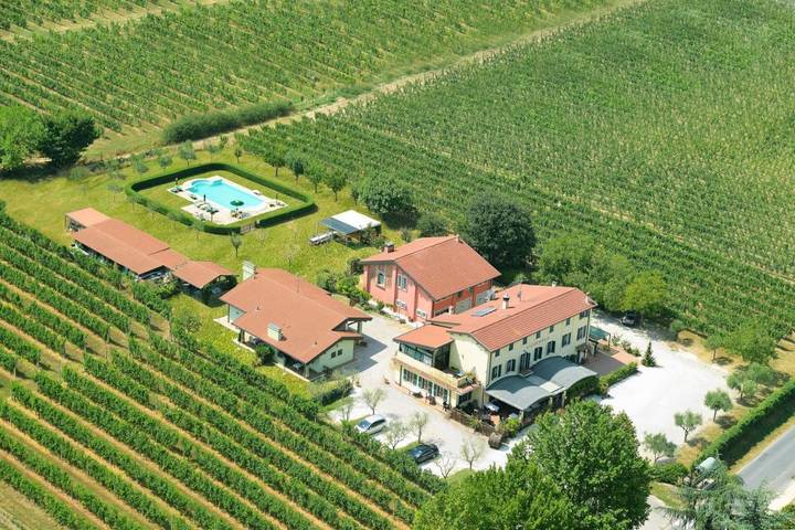 Homestay voor 3 personen, with Tuin and Zwembad as well as Uitzicht in Peschiera del Garda
