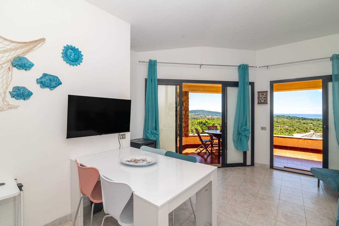 Villa 'Vista Mare Cala Ginepro' con vista mare, terrazza privata e aria condizionata in Punta Molara, San Teodoro