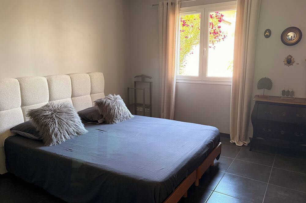 Large family villa 180 m2 located between sea and mountains with swimming pool in Murviel-lès-Béziers, Mediterranean Coast (France)