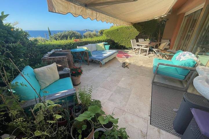 Villa pour 4 personnes, avec piscine ainsi que jardin et terrasse