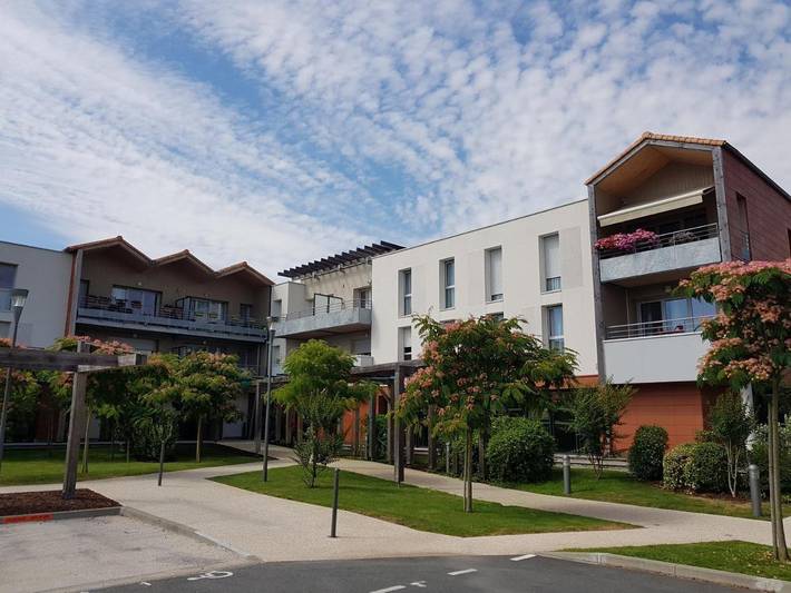 Appart’hôtel pour 2 personnes, avec Terrasse et Jardin ainsi que Piscine et Sauna