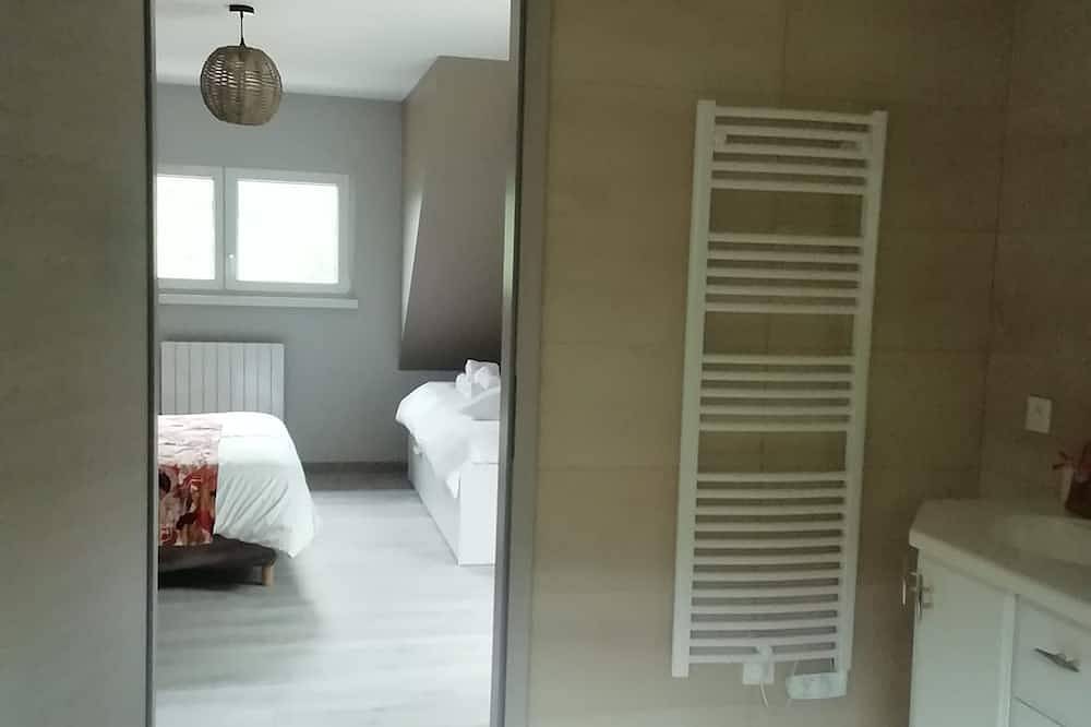 Chalet neuf  200m²  9personnes  spa intérieur, 4 chambres in Husseren-Wesserling, Parc naturel régional des Ballons des Vosges