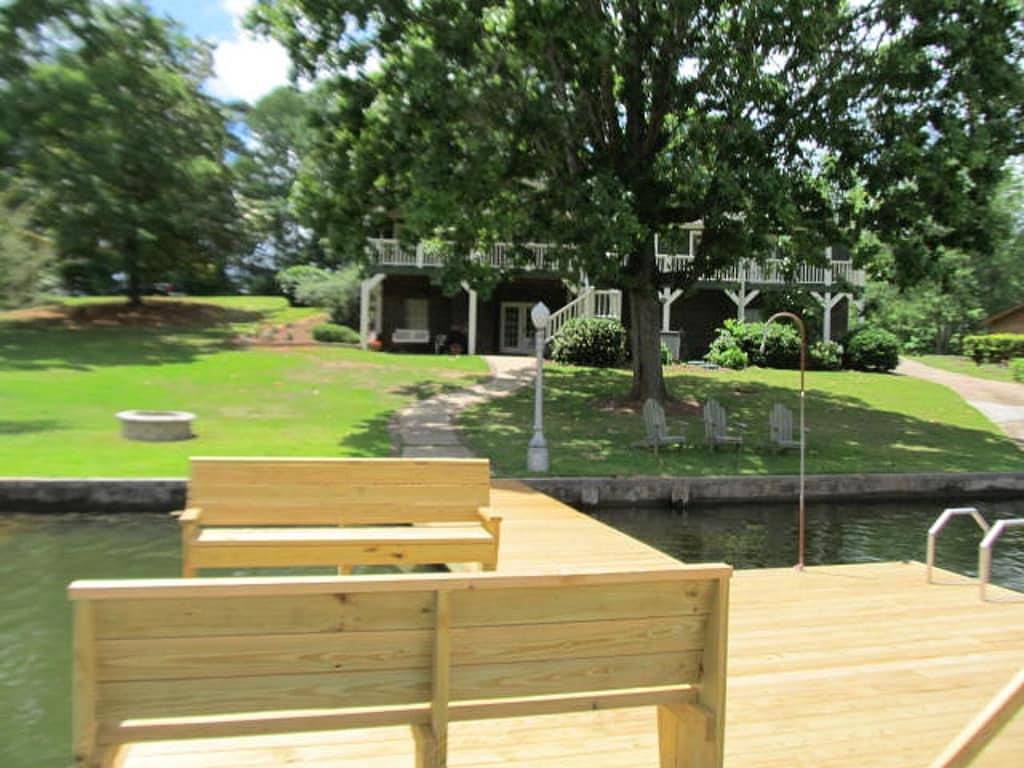 \"Lightsinger Lakehouse\" Großartig für Spiele und Events in Auburn! in Alexander City, Lake Martin