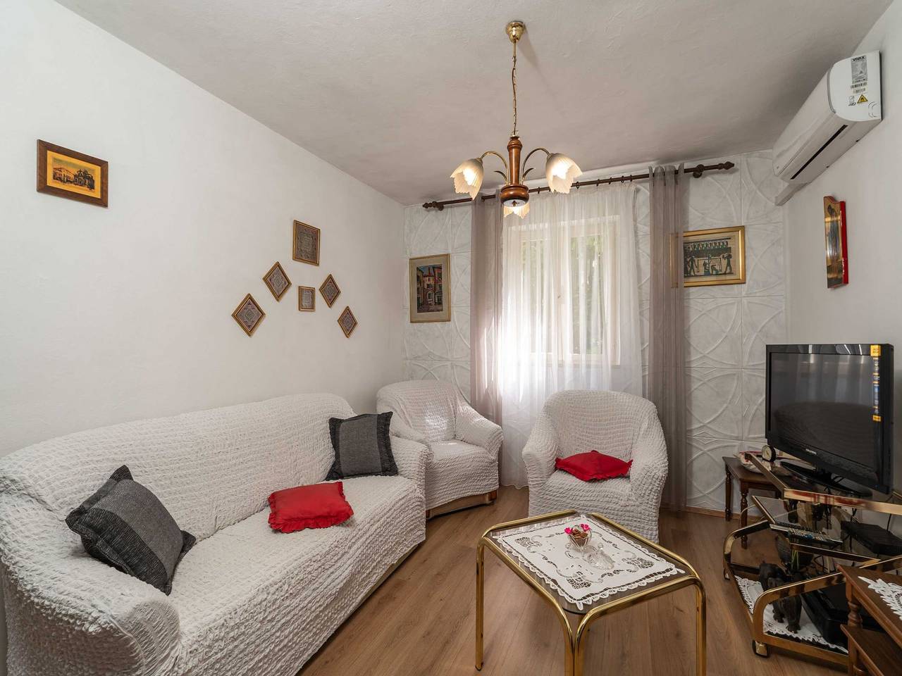 Villa Desin - Three Bedroom Apartment with Terrace and Garden View in Molunat, Dubrovnik-Neretva