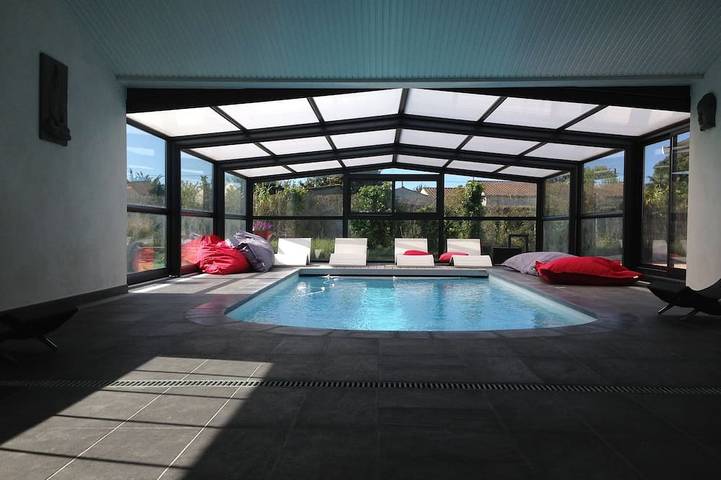 Maison de vacances pour 14 personnes, avec terrasse ainsi que jardin et jacuzzi