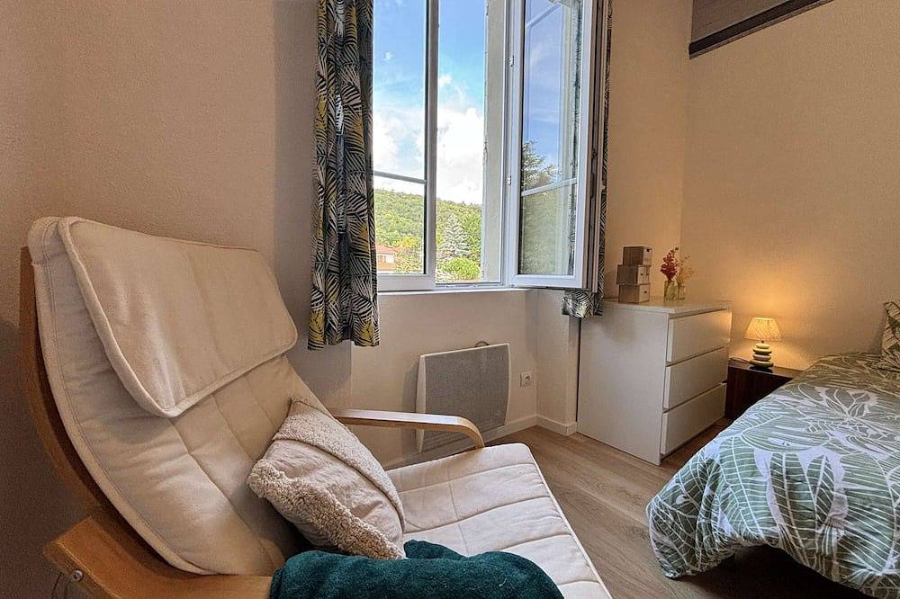 Entire apartment, L'échappée verte ★Studio ★Wifi in Châtel-Guyon, Volcans d'Auvergne Regional Nature Park