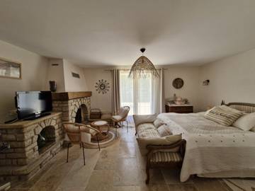 Chambre d’hôte pour 4 personnes, avec jardin et piscine à Orgone
