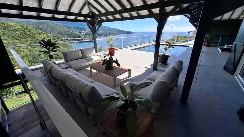 Villa pour 12 personnes, avec vue ainsi que jardin et piscine, animaux acceptés