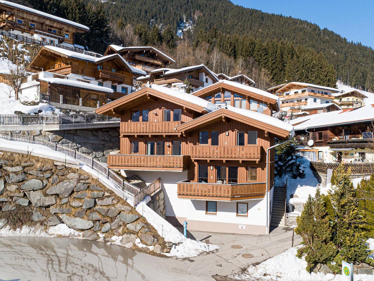 Mooi chalet met prachtig uitzicht over Zillertal in Tux Alps, Hippach