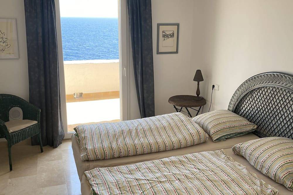 Elegante 3-Schlafzimmer Villa in 1. Meereslinie mit atemberaubenden Blick in Vallgornera, Llucmajor