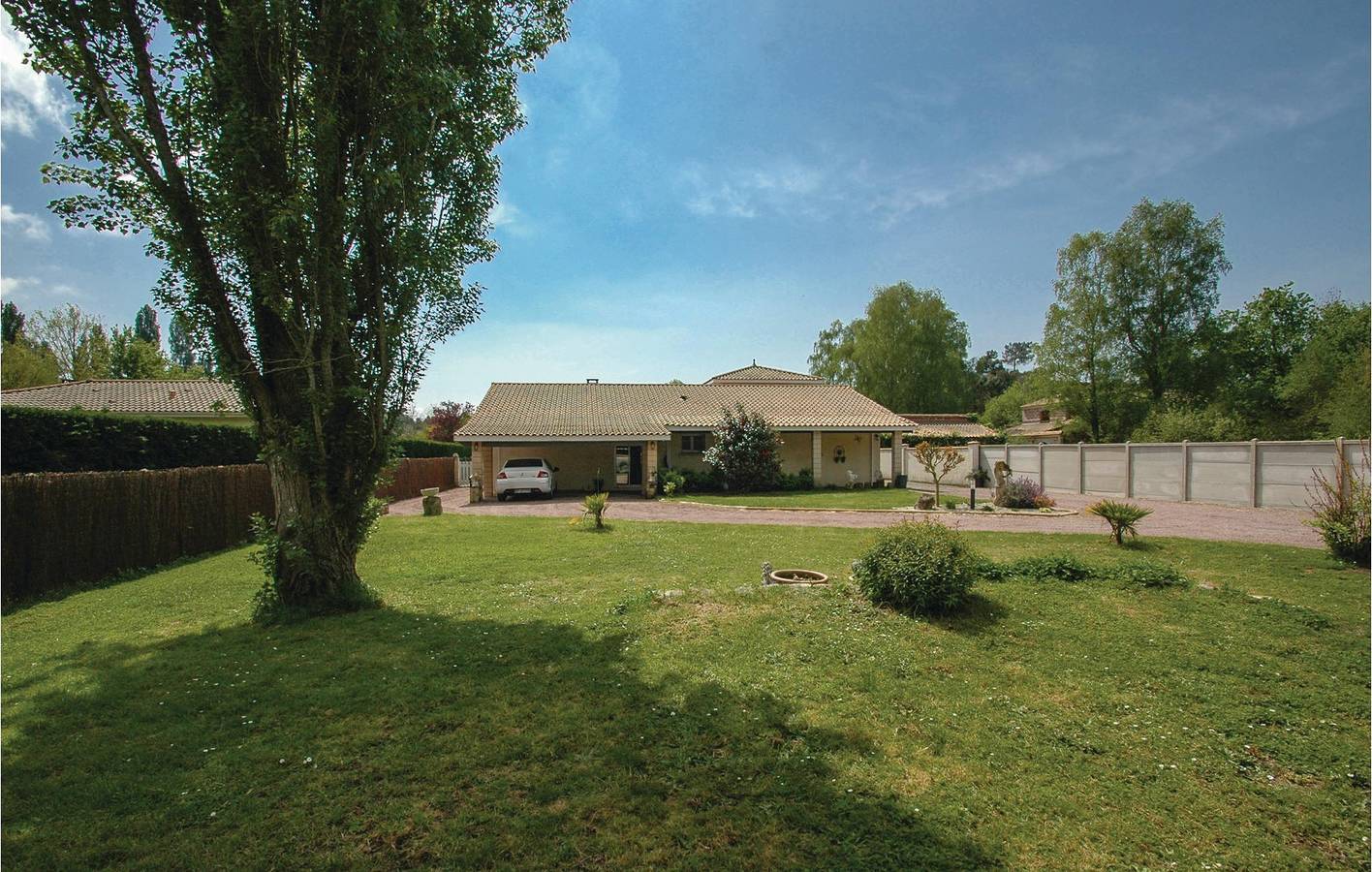 Retraite au bord de la piscine près de Saint-Vivien in Saint-Vivien-de-Médoc, Région de Lesparre-Médoc