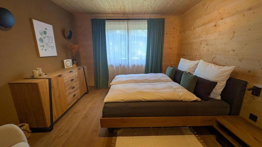 Ferienwohnung für 2 Personen, mit Terrasse und Garten sowie Ausblick in Berg (Oberbayern)