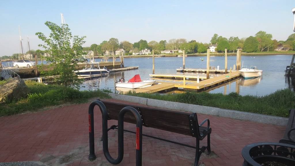 Ganze Wohnung, Das Hotel liegt an Warrens Historic Waterfront Adjacent in Bristol County