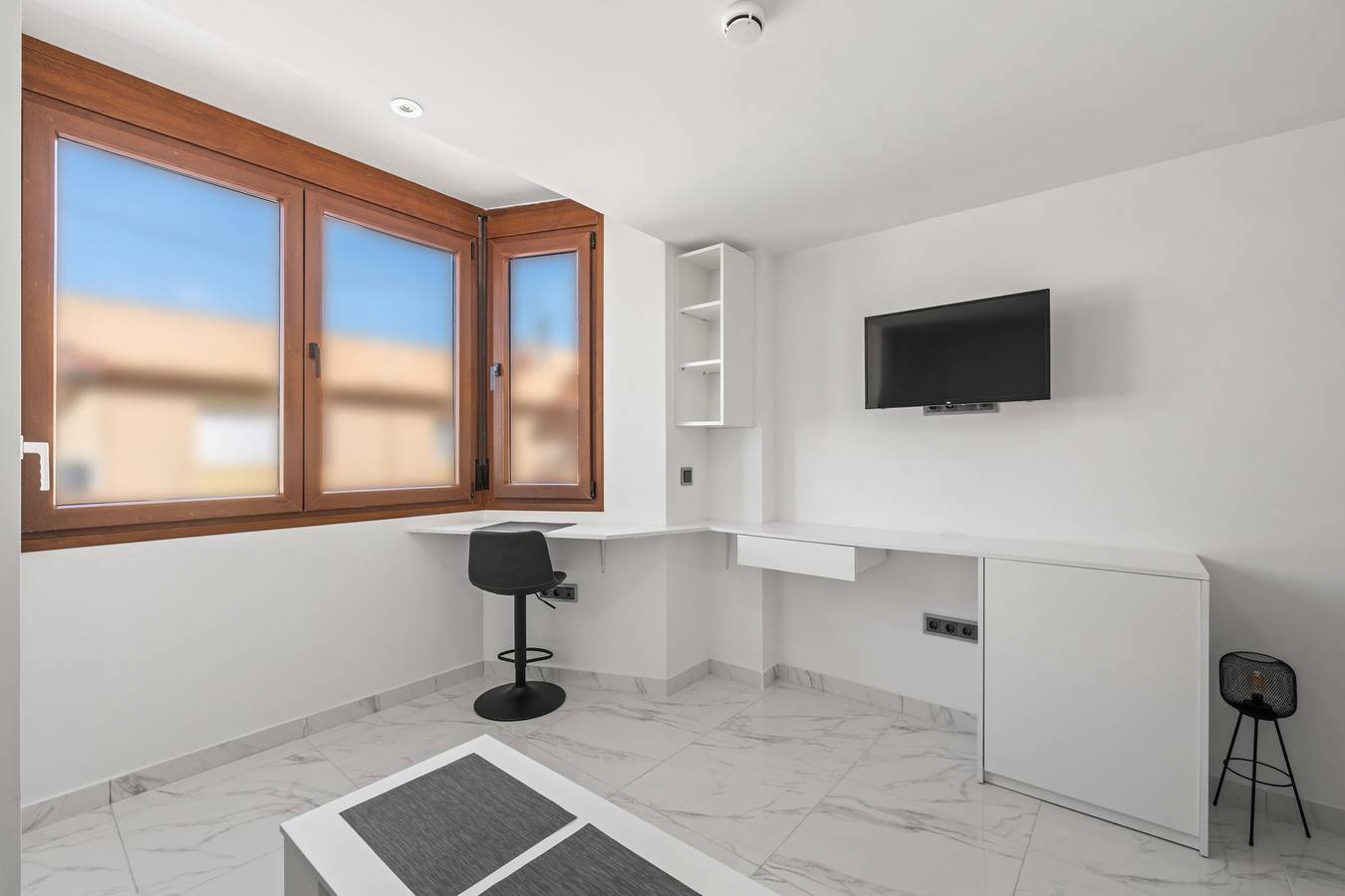 Cozy Loft Room 3B with Air Conditioning in Torrevieja Centre, Torrevieja