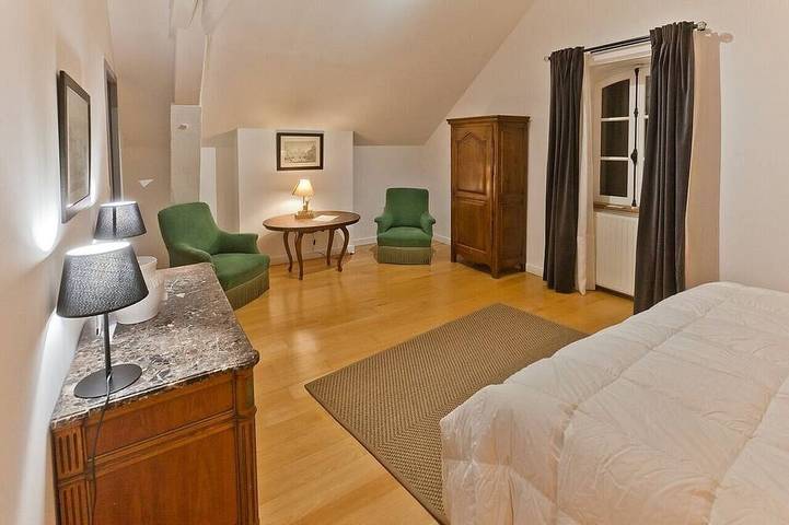 Location de vacances pour 12 personnes, avec terrasse ainsi que jacuzzi et jardin à Vernaison - 3