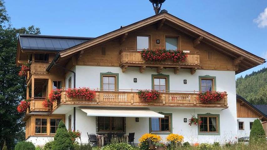 Ferienwohnung für 6 Personen, mit Balkon und Garten sowie Seeblick, kinderfreundlich in Faistenau