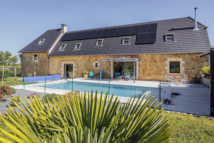 Location de vacances pour 8 personnes, avec Jardin à La Dornac