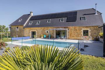 Location de vacances pour 8 personnes, avec jardin, animaux acceptés à La Dornac