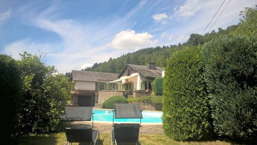 Location de vacances pour 2 personnes, avec jardin ainsi que piscine et terrasse à Vresse-sur-Semois - 3