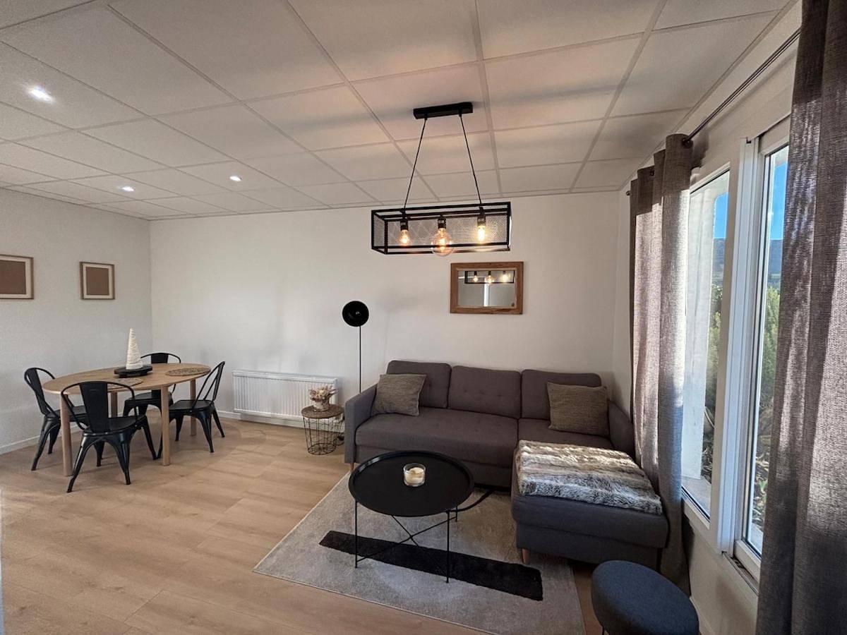 Appartement entier, One-Bedroom Apartment in Lacaune, Région de Lacaune