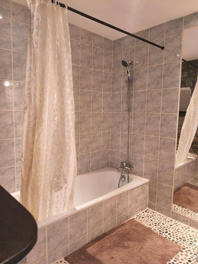 Appartement entier, One-Bedroom Apartment in Chanaz, Région de Chambéry