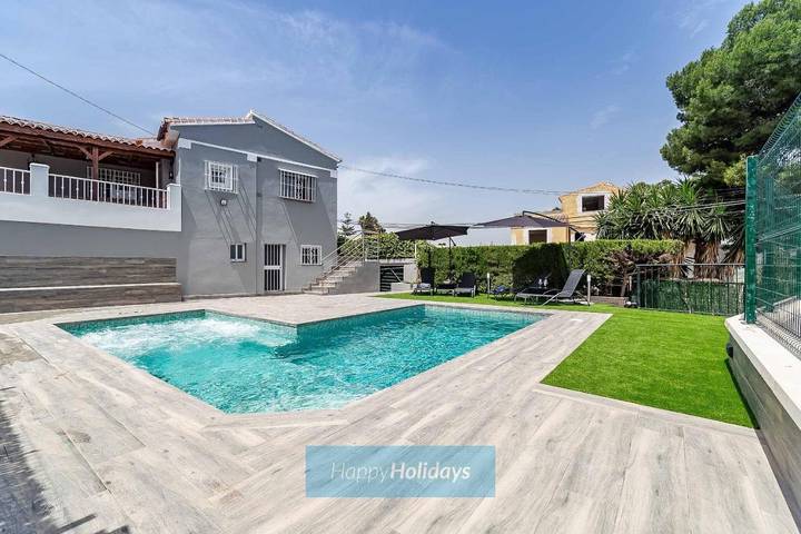 Chalet para 8 personas, con jacuzzi además de jardín y piscina - 1