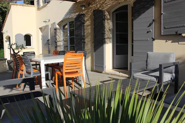 Modern air-conditioned house with secure swimming pool in Drôme provençale in Saint-Paul-Trois-Châteaux, Nyons region
