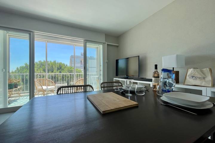 Gîte pour 2 personnes, avec terrasse, adapté aux familles dans Plage Rive Droite - 3