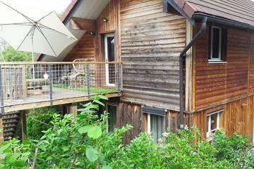 Gîte pour 4 personnes, avec jardin et balcon à Arbois (homonymie)