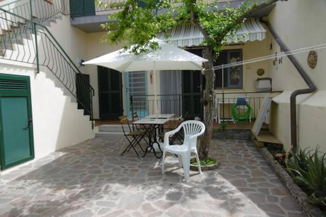 Entire apartment, Holiday Apartment "L'Arancio" in the Heart of Marina di Campo in Spiaggia di Marina di Campo, Marina di Campo