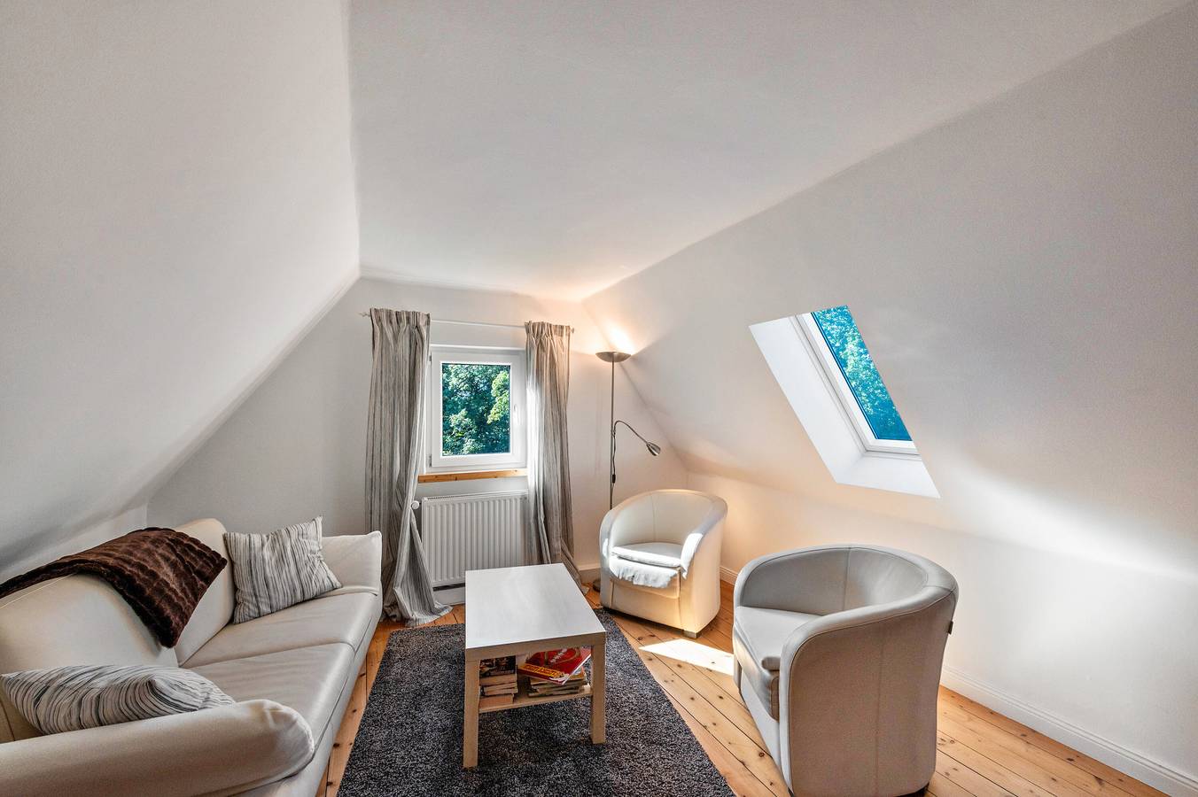 Ganze Wohnung, Ferienwohnung 'Sonnenhaus' mit Seeblick, Gemeinschaftsgarten und Wi-Fi in Schwerin, Schweriner See