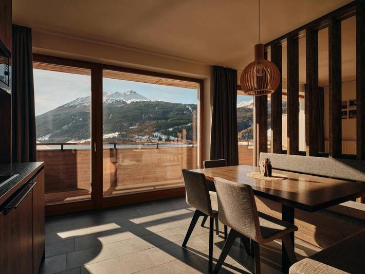Ferienwohnung für 3 Personen, mit Balkon und Terrasse sowie Whirlpool und Garten