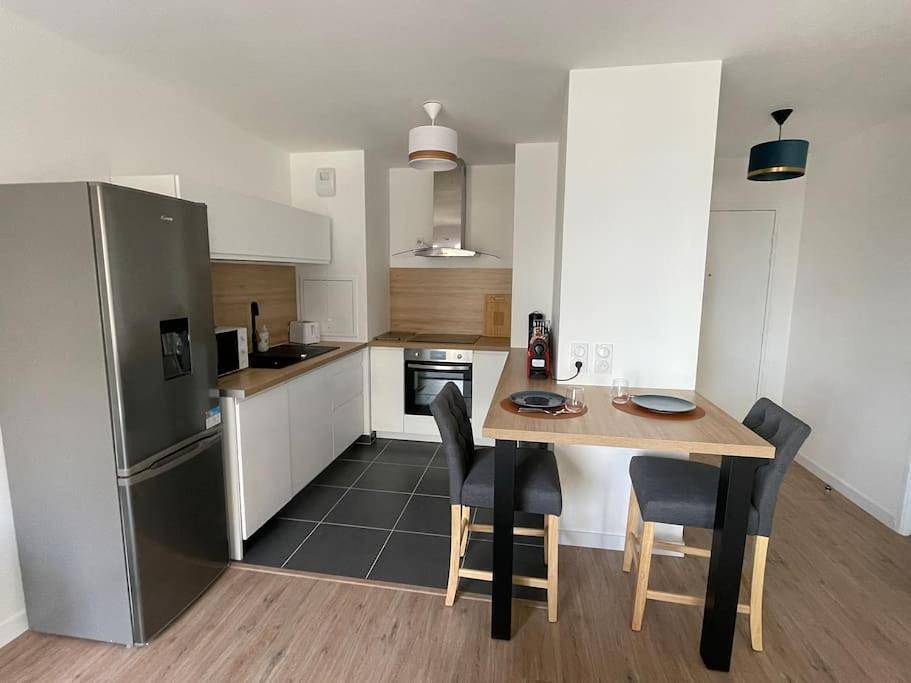 Appartement entier, Superbe T2 proche de la Gare Rer Tgv Massy Palaiseau in Massy, Essonne