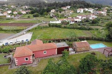 Location de vacances pour 13 personnes, avec jardin dans Venade