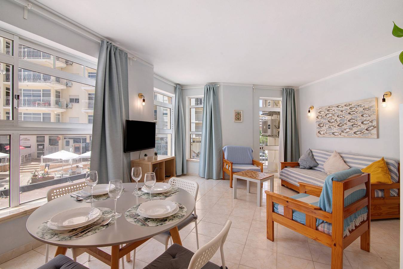 Appartement entier, Appartement 'Abelha' avec vue sur la mer, Wi-Fi et climatisation in Armação de Pêra (costa), District de Faro