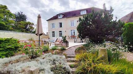 Location de vacances pour 10 personnes, avec piscine et jardin dans Braine