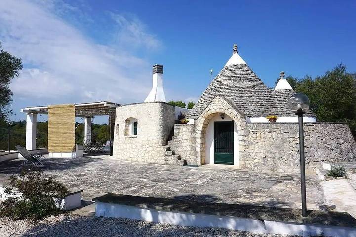 Trullo per 4 persone, con giardino e terrazza in Ceglie Messapica