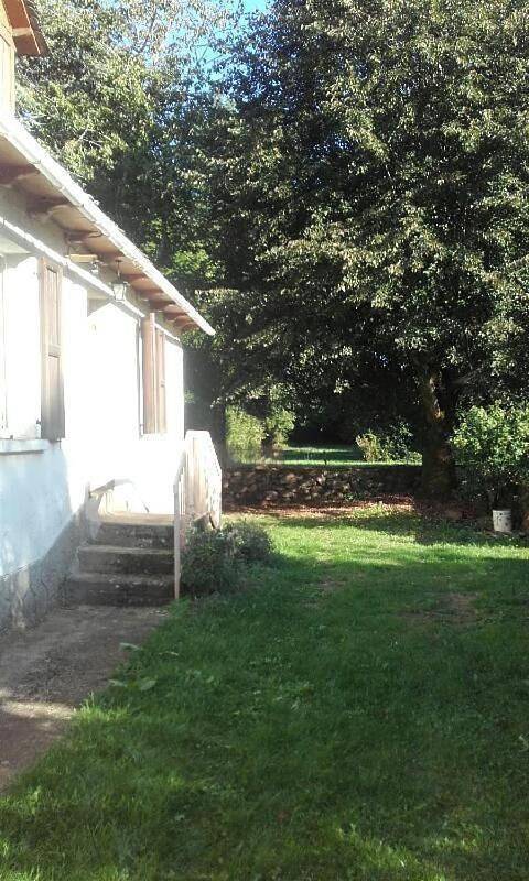 Location de vacances pour 5 personnes, avec Terrasse ainsi que Jardin et Vue à Lacroix-Barrez