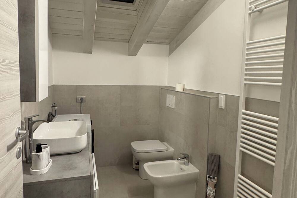 Ganze Wohnung, Felicita – Cascata Terrace with Lake View in Lecco, Westliche Bergamo-Alpen