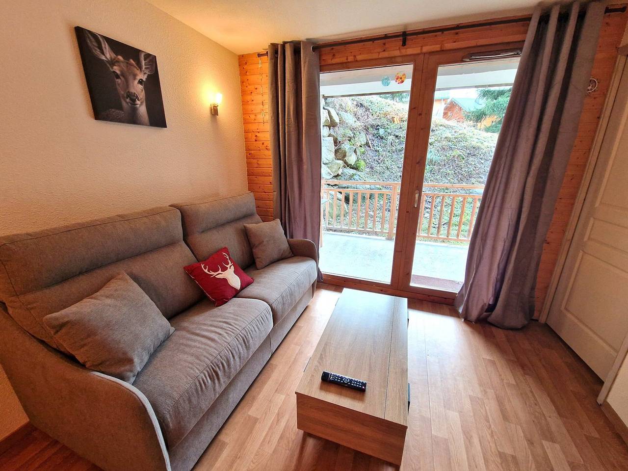 Appartement entier, Confort pour 6/8 pers, près télécabine, terrasse in Valfréjus, Modane