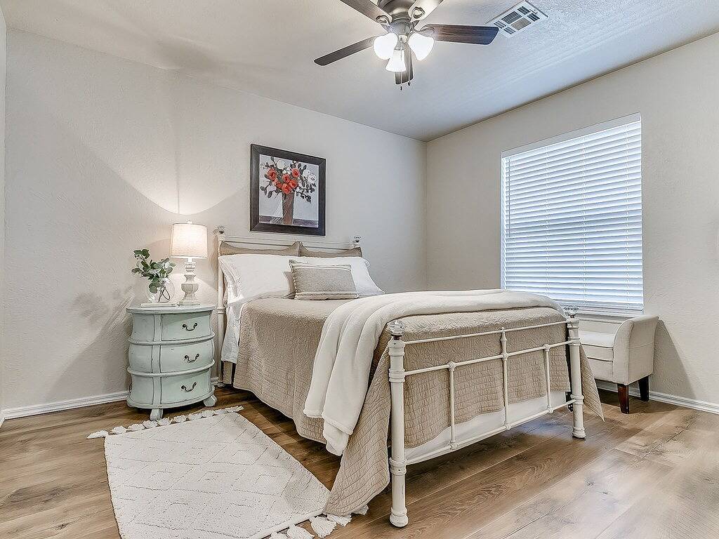 Edmond charmer with Rainfall shower & large yard! in Edmond, Oklahoma County