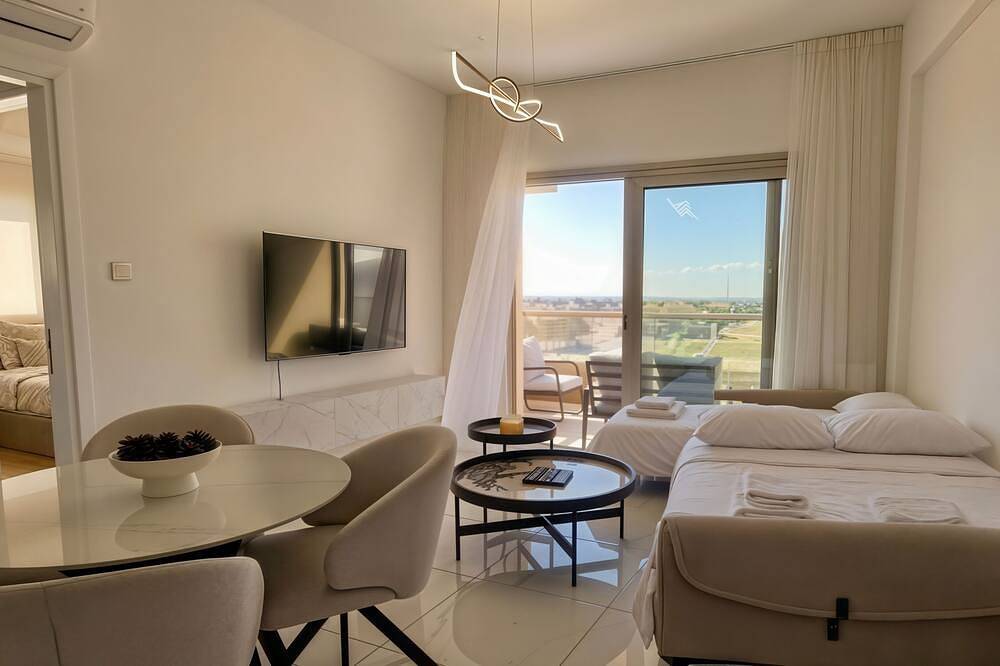 Ganze Wohnung, Maison Lazarus - Serene Seaview Luxe Apt Close to Larnaca & Ayia Napa in Πύλα, Larnaca Bezirk