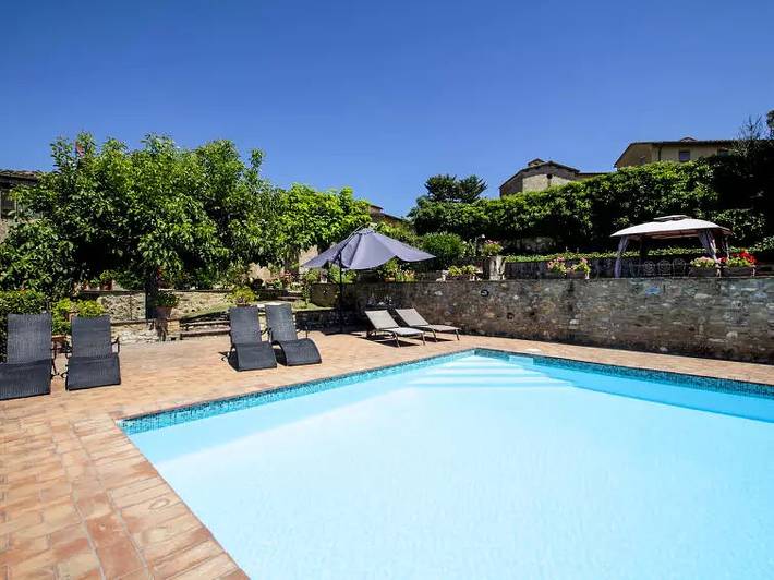 Villa for 10 people, with garden and pool in San Gimignano