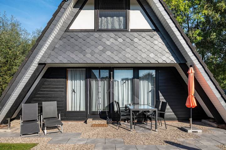 Ferienhaus 'Haus Malerwinkel' mit privater Terrasse, Garten und WLAN in Burhave, Butjadingen