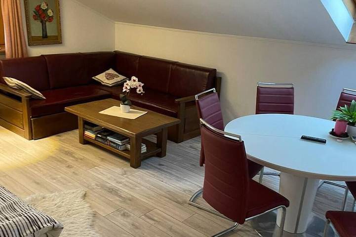 Ferienwohnung für 5 Personen, mit Balkon und Garten sowie Sauna
