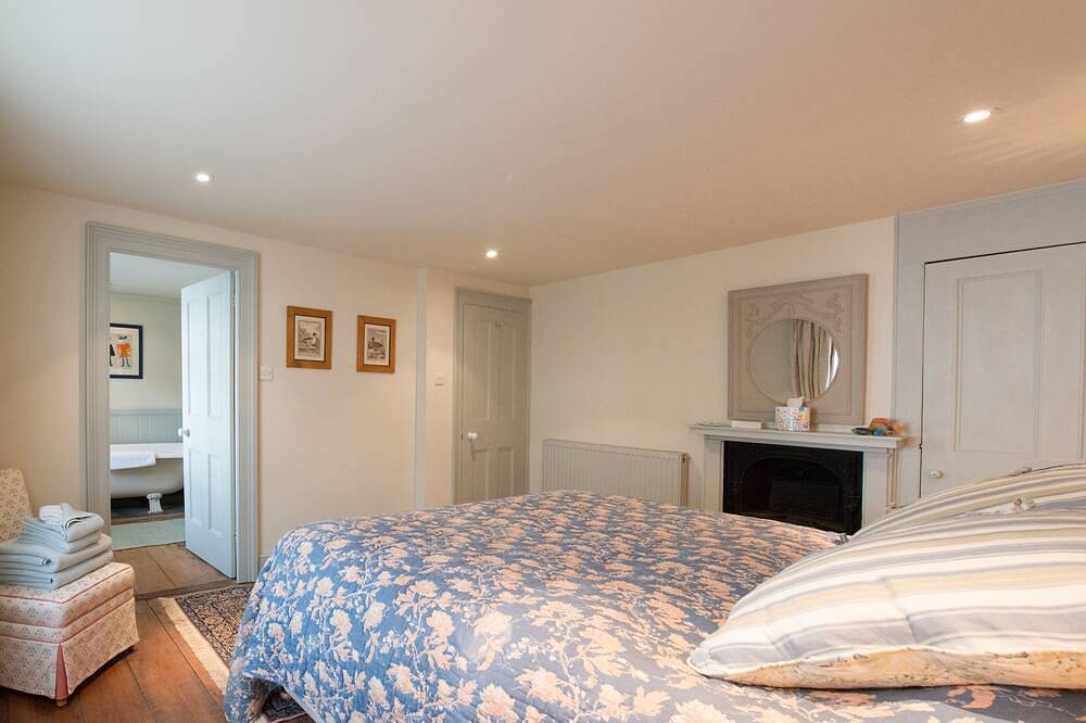 The Beach House at Sandgate    Right on the beach in Sandgate, Kent