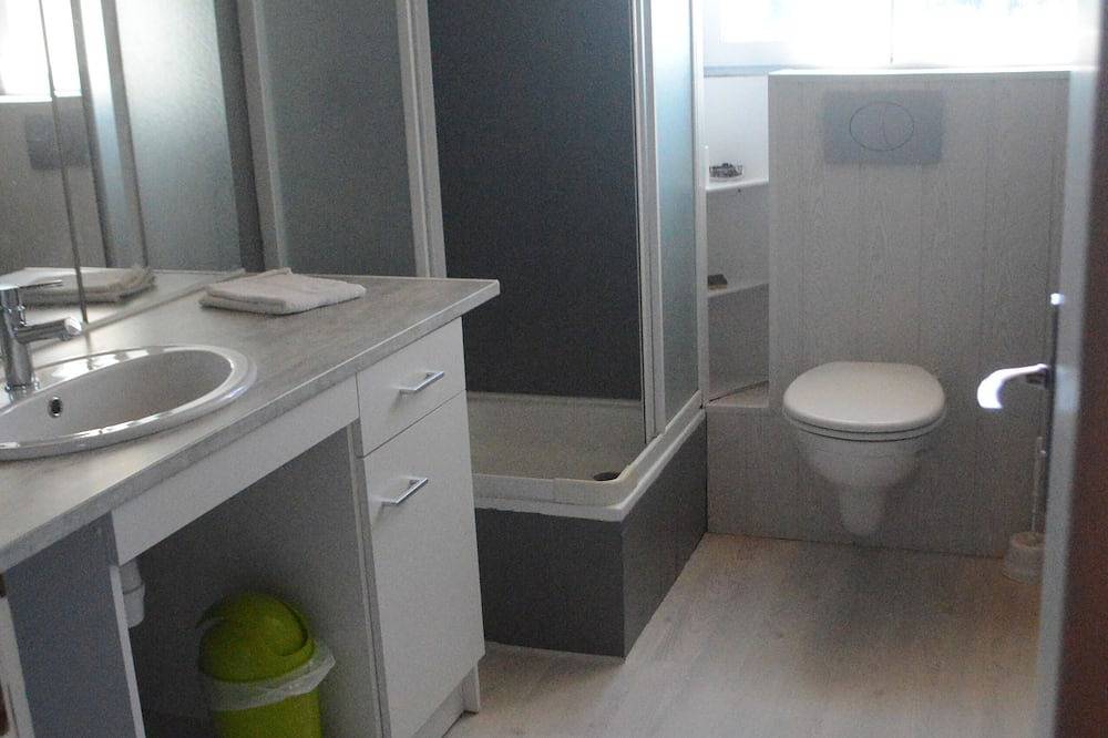 Appartement entier, Appartement avec vue sur l'océan à 8 mn à pieds de la plage in Plougonvelin, Région de Brest