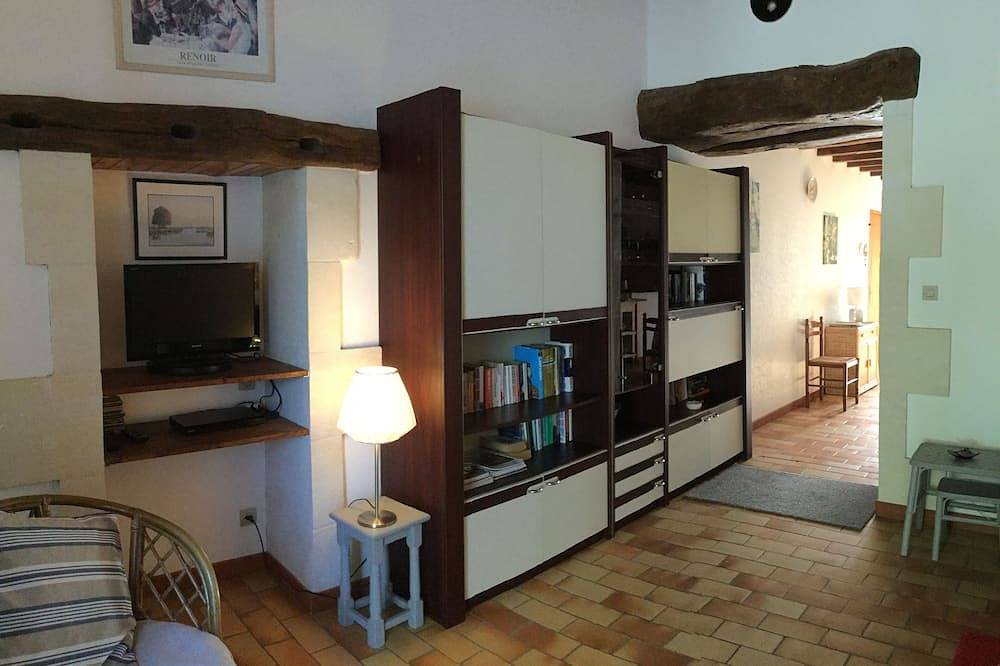 Casa rural en Quiet Hilltop Hamlet - Un área de viñedos con impresionantes vistas in Saint-Fort-sur-Gironde, Región de Jonzac