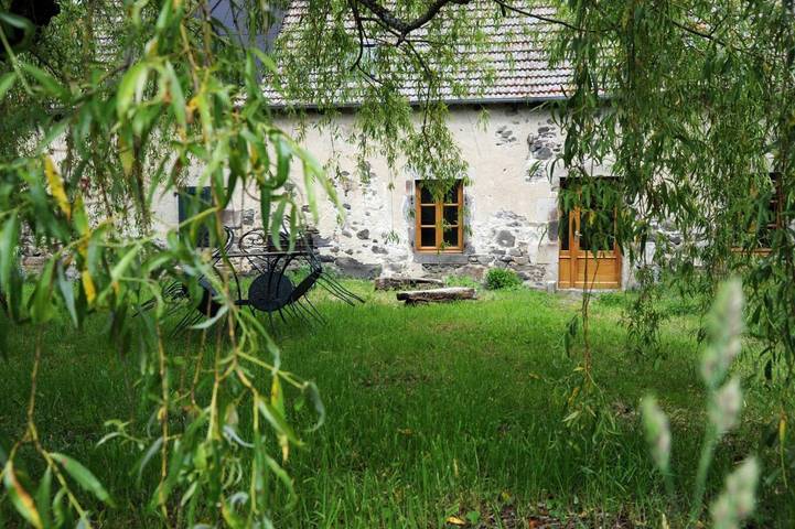 Location de vacances pour 6 personnes, avec Vue à Saint-Étienne-de-Chomeil